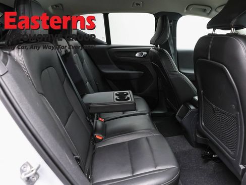 Used 2021 Volvo XC40 T4 Momentum FWD image 22