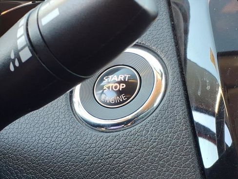 Used 2019 Nissan Rogue SV image 14