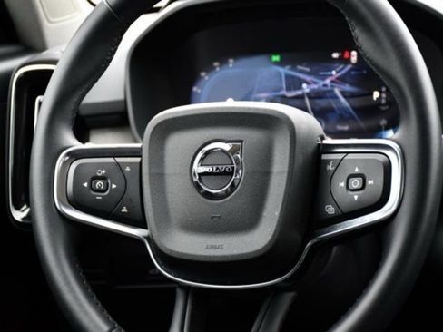 Certified 2025 Volvo XC40 B5 Core image 19