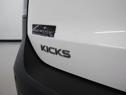 Used 2025 Nissan Kicks SV AWD/4WD image 10