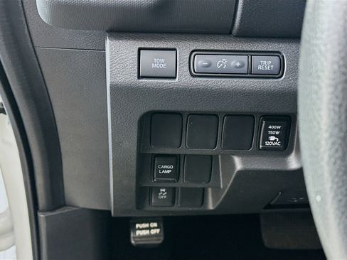 Used 2024 Nissan Frontier SL image 16