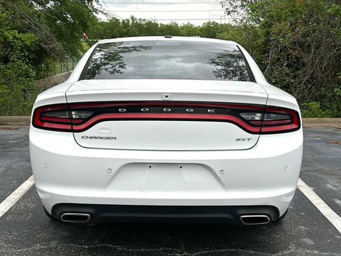 Used 2018 Dodge Charger SXT image 5