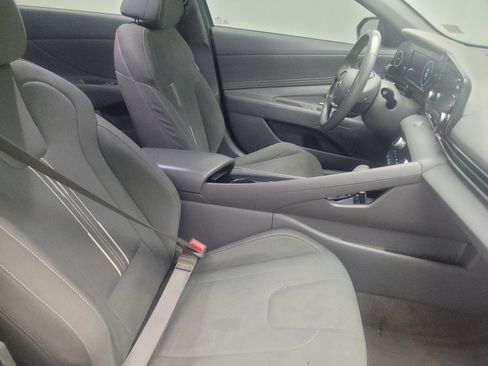 Used 2022 Hyundai Elantra SEL w/ Convenience Package FWD image 21