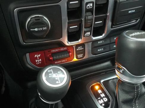 Used 2024 Jeep Gladiator Rubicon AWD/4WD image 38
