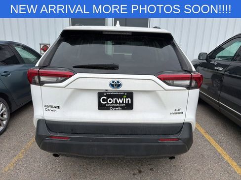 Used 2019 Toyota RAV4 LE w/ Carpet Mat Package AWD/4WD image 6