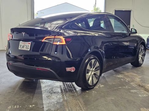 Used 2024 Tesla Model Y 2WD image 4