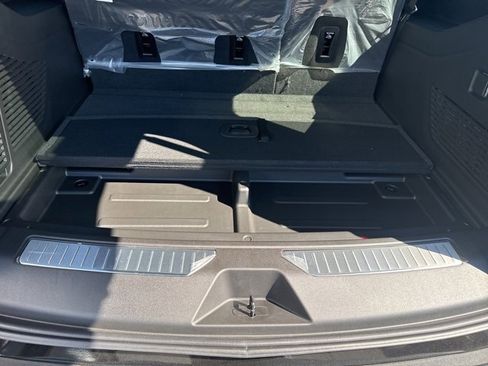 New 2025 GMC Yukon XL AT4 w/ AT4 Premium Plus Package image 30