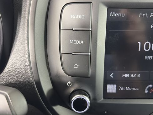 Used 2025 Kia Soul LX w/ LX Technology Package FWD image 17