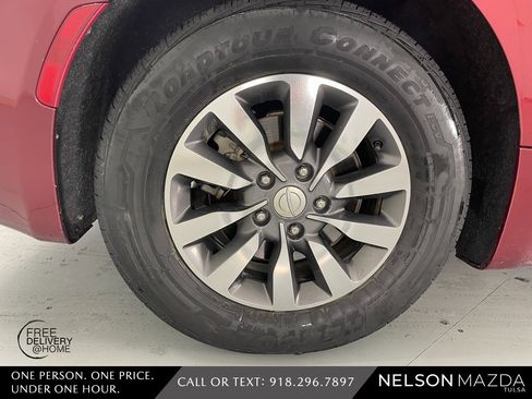 Used 2019 Chrysler Pacifica Touring-L Plus image 13