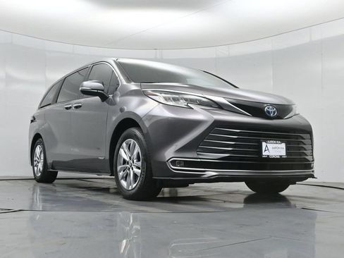 Used 2021 Toyota Sienna Limited FWD image 52