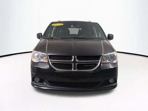 Used 2019 Dodge Grand Caravan SXT FWD image 3