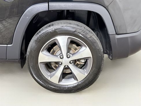 Used 2022 Jeep Cherokee Limited w/ Mopar Interior Package AWD/4WD image 30