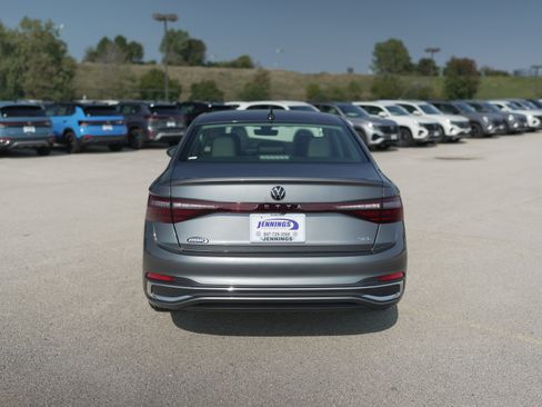 New 2025 Volkswagen Jetta SEL image 6