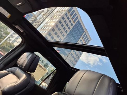New 2025 Lincoln Navigator Reserve w/ Jet Appearance Package AWD/4WD image 8