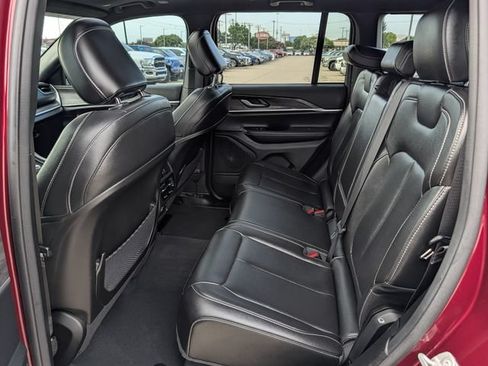 Used 2024 Jeep Grand Cherokee Limited w/ Black Appearance Package AWD/4WD image 28
