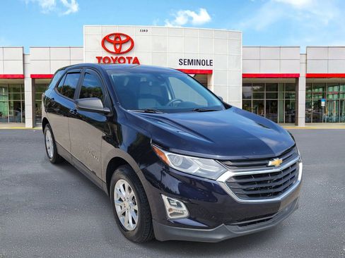 Used 2021 Chevrolet Equinox LS w/ LS Convenience Package FWD image 2