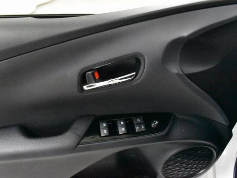 Used 2018 Toyota Prius Two image 19