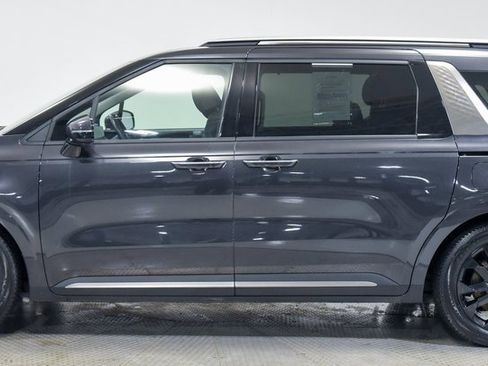 Used 2024 Kia Carnival SX Prestige image 5