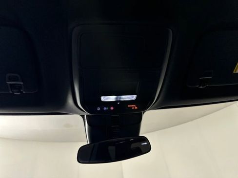 Used 2025 Chevrolet Traverse LT image 24