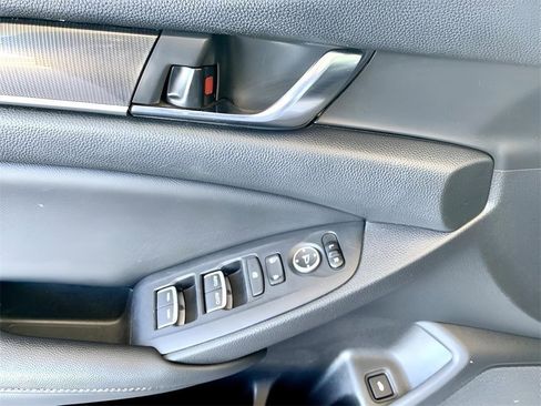 Used 2020 Honda Accord Sport image 12