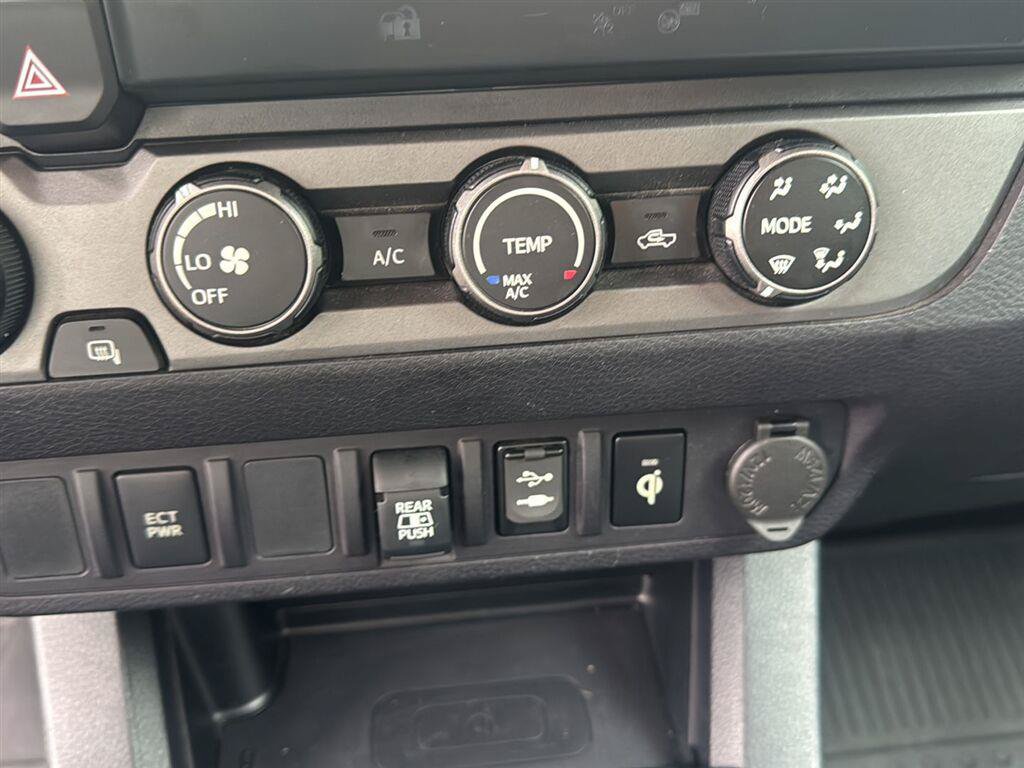 Used 2019 Toyota Tacoma TRD Off-Road AWD/4WD image 11