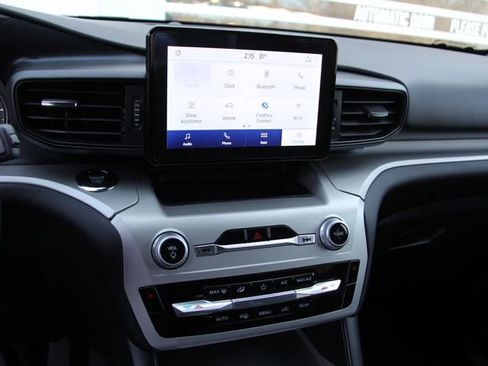 Used 2022 Ford Explorer XLT image 23