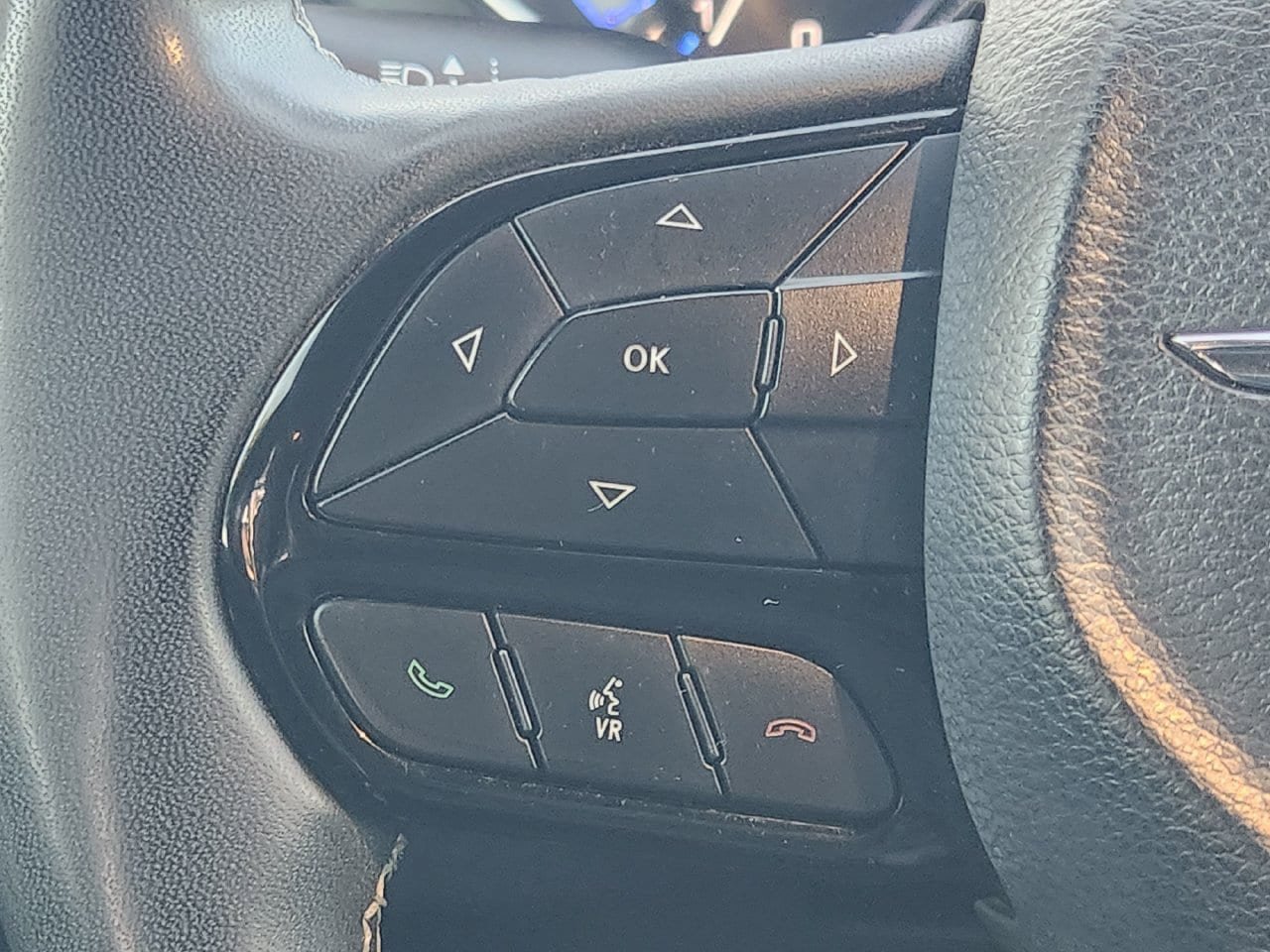 Used 2025 Chrysler Pacifica Limited FWD image 27