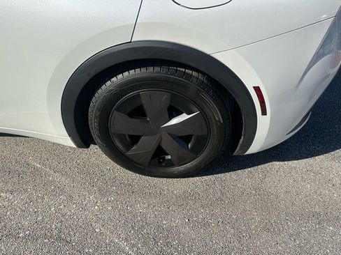 Used 2023 Toyota Prius LE image 8