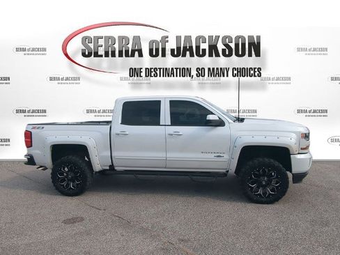 Used 2017 Chevrolet Silverado 1500 LT w/ All Star Edition AWD/4WD image 9