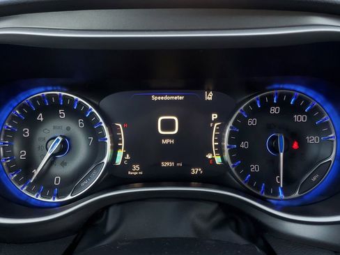 Used 2024 Chrysler Pacifica Touring-L image 20