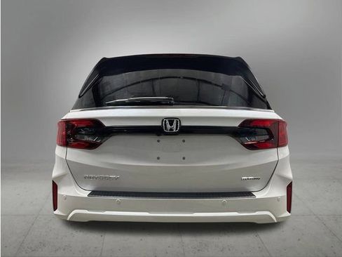 New 2026 Honda Odyssey Touring image 4