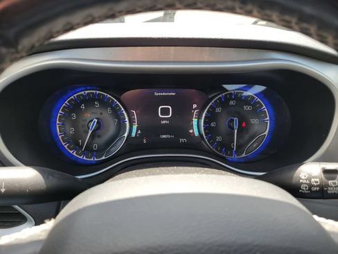 Used 2020 Chrysler Pacifica Touring-L w/ Advanced Safetytec Group AWD/4WD image 9