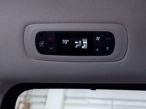 Used 2023 Chrysler Pacifica Touring-L FWD image 24