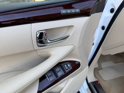 Used 2013 Lexus LX 570 4WD w/ Luxury Pkg image 93