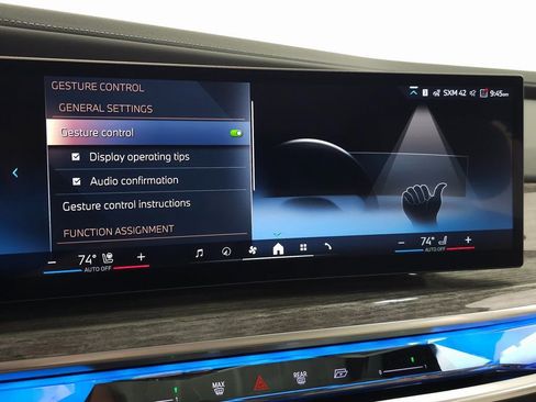 Used 2025 BMW 760i xDrive w/ Premium Package image 28