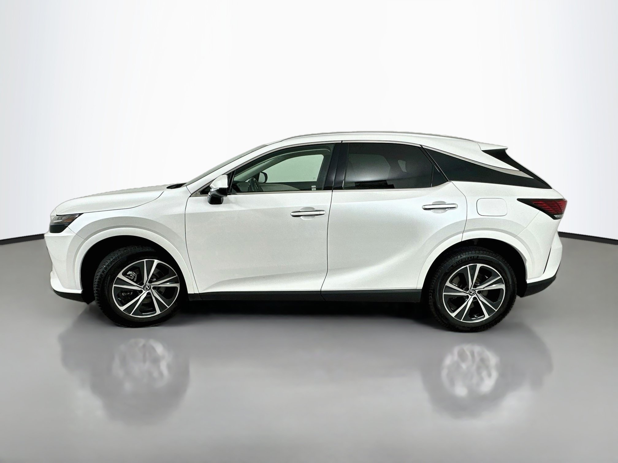 Used 2023 Lexus RX 350 Premium w/ Cold Area Package AWD/4WD image 4