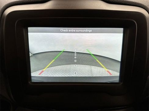 Used 2020 Jeep Renegade Latitude w/ Cold Weather Group image 17