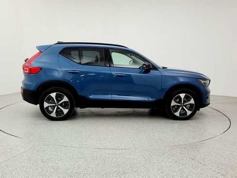 Used 2023 Volvo XC40 B5 Plus w/ Driver Assist Package image 4