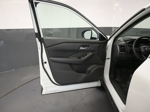 Used 2025 Nissan Rogue SV AWD/4WD image 24