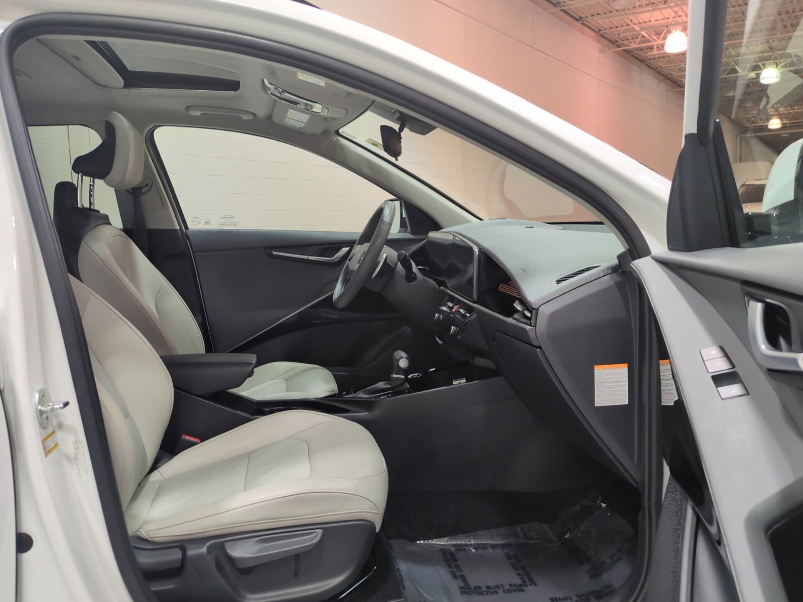 Certified 2024 Kia Niro EX Touring FWD image 9