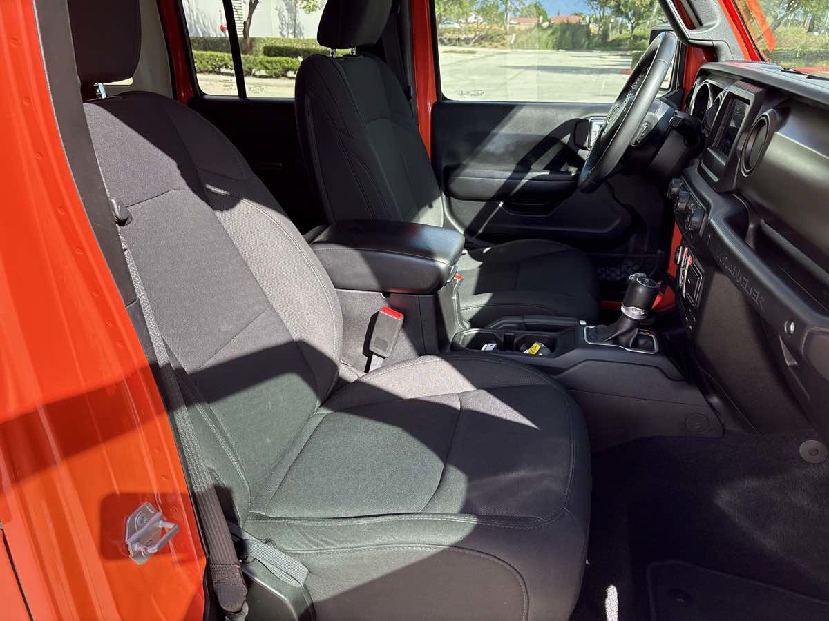 Used 2018 Jeep Wrangler Unlimited Sport S AWD/4WD image 16