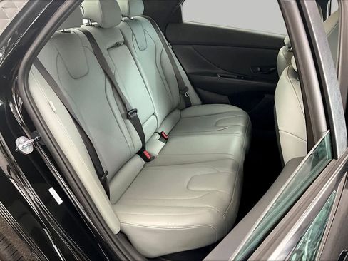 Certified 2025 Hyundai Elantra Limited FWD image 20