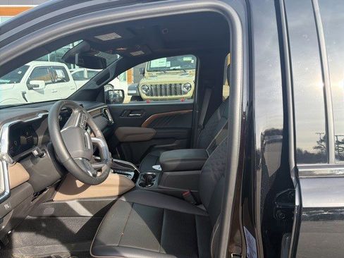 Used 2025 GMC Canyon Denali w/ LPO, Denali Black Edition image 11