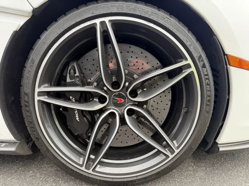 Used 2017 McLaren 570S image 41