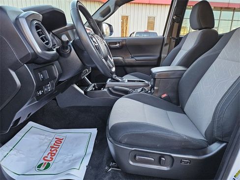 Used 2023 Toyota Tacoma TRD Off-Road image 8