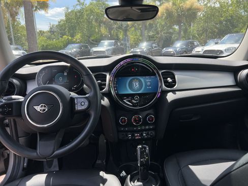 Used 2024 MINI Cooper 2-Door Hardtop FWD image 29