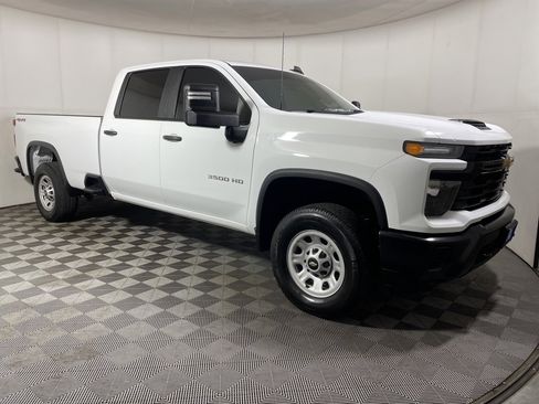 Used 2025 Chevrolet Silverado 3500 W/T image 2