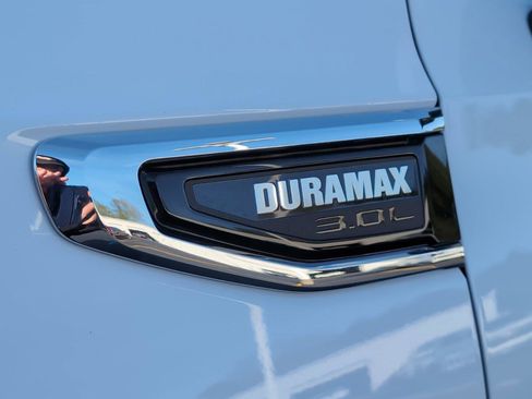 Used 2023 GMC Yukon SLT w/ SLT Premium Package image 10