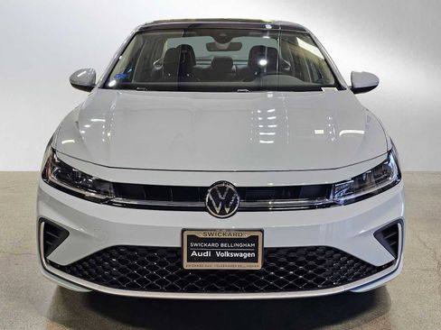 New 2026 Volkswagen Jetta SE image 2