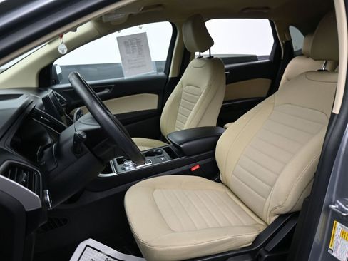Used 2024 Ford Edge SE image 25